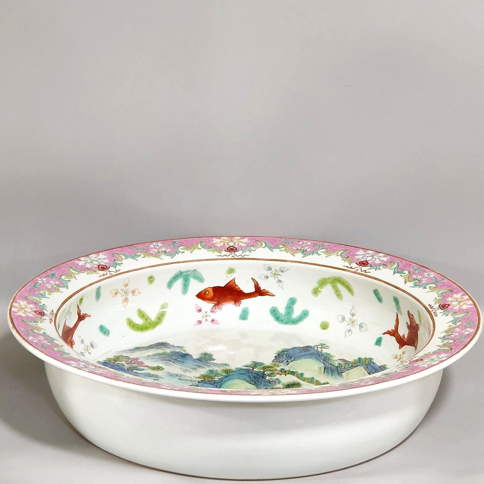 Qing Dynasty Yongzheng landscape washbasin