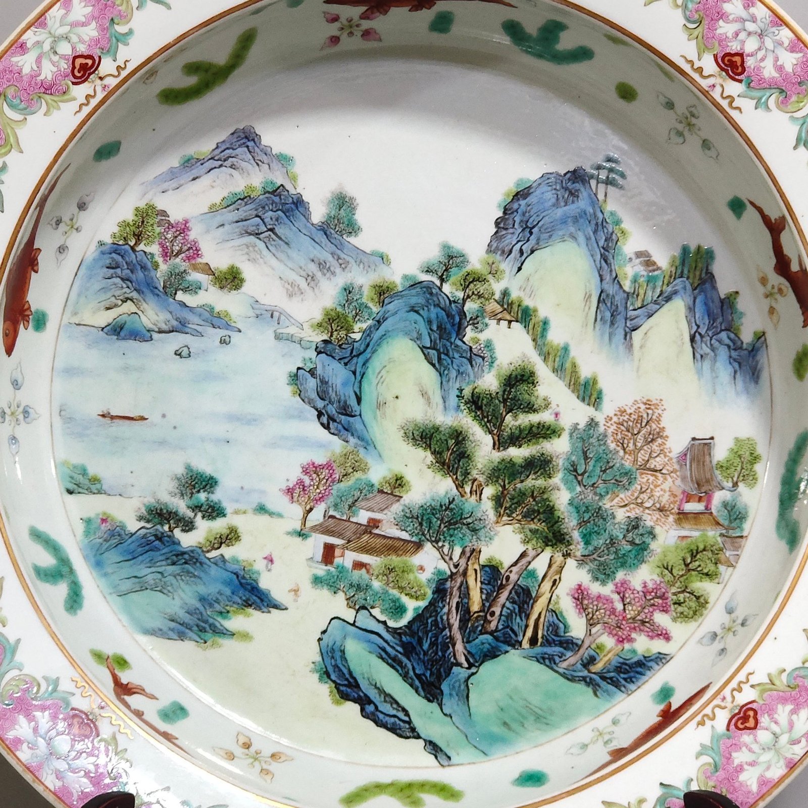 Qing Dynasty Yongzheng landscape washbasin