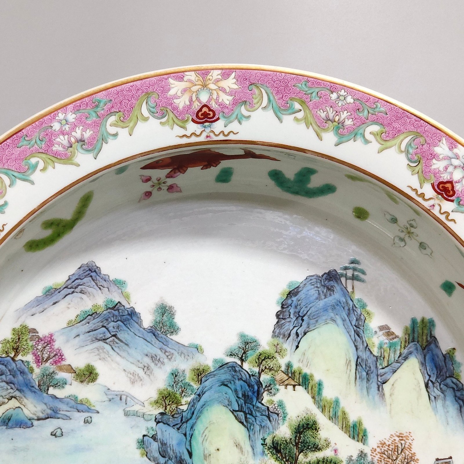 Qing Dynasty Yongzheng landscape washbasin