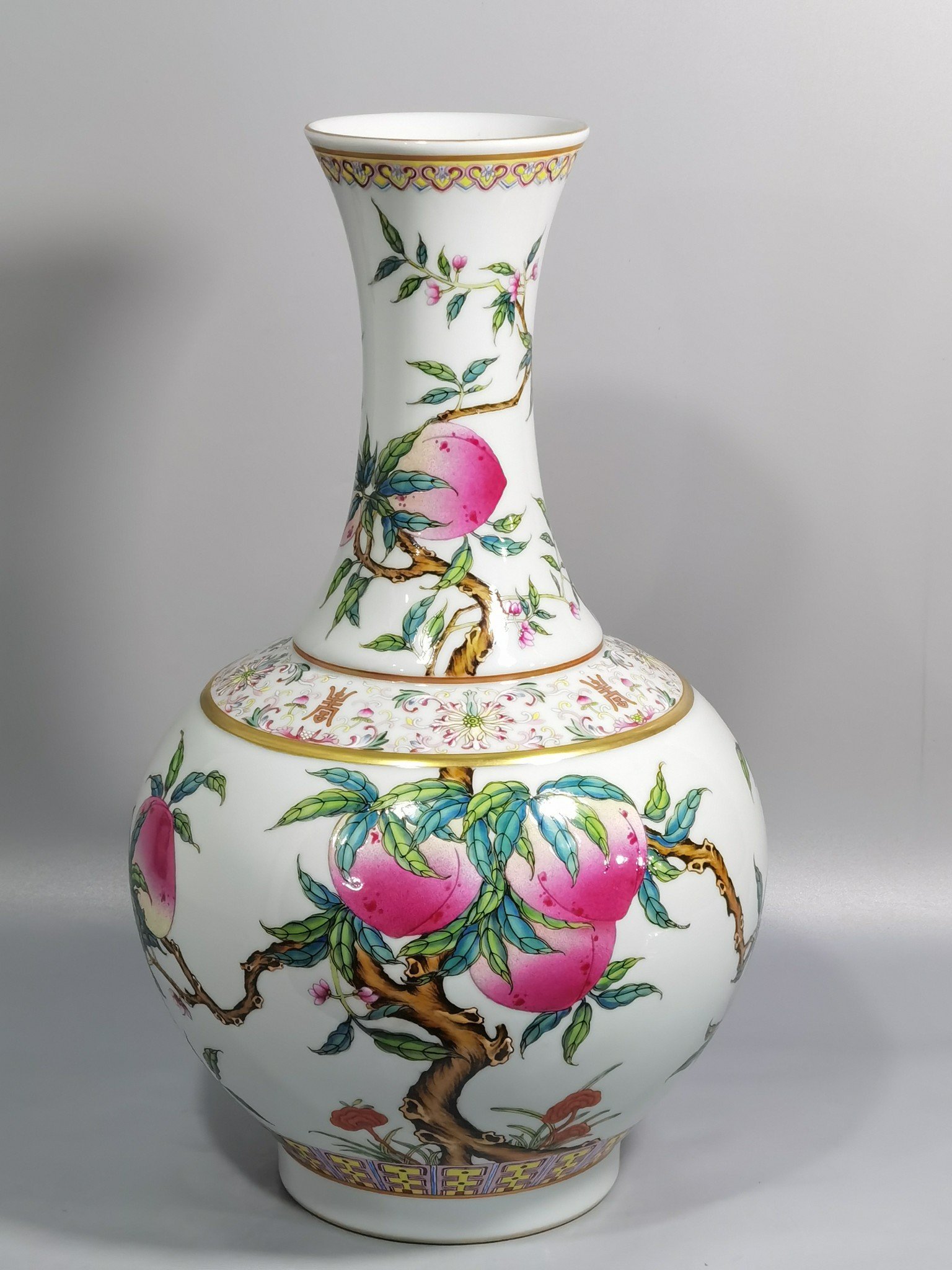 Qing Dynasty Guangxu famille rose vase with nine peach patterns