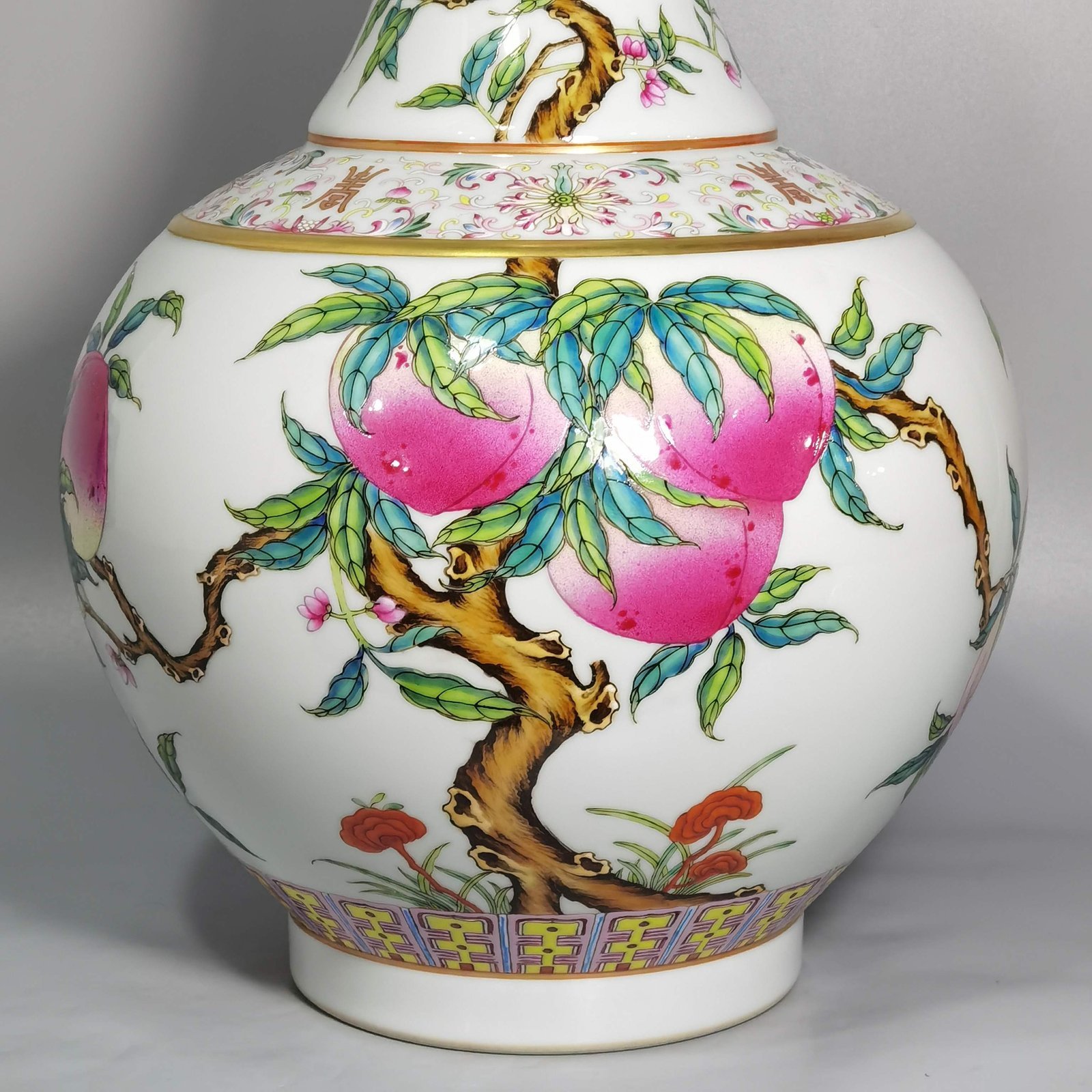 Qing Dynasty Guangxu famille rose vase with nine peach patterns
