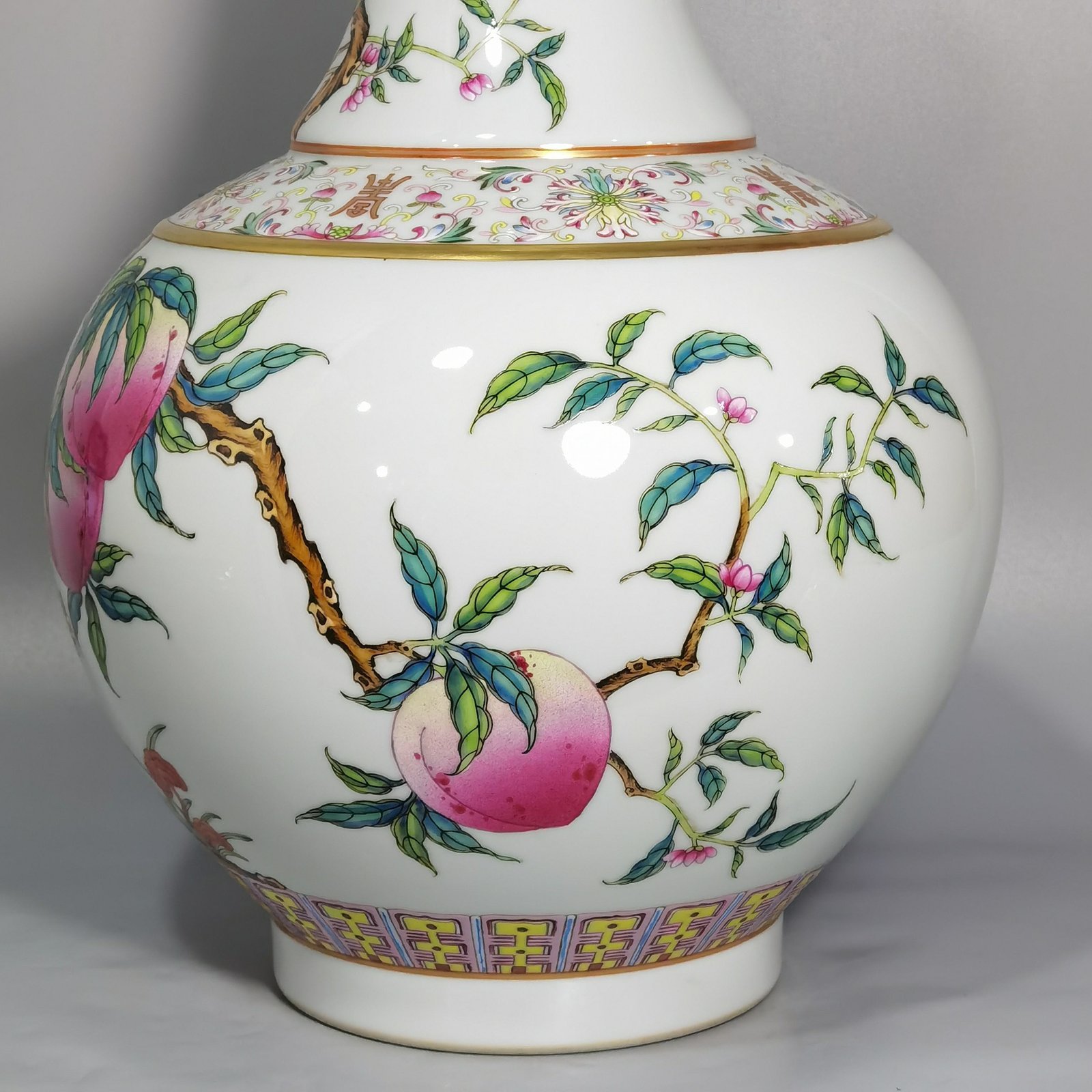 Qing Dynasty Guangxu famille rose vase with nine peach patterns