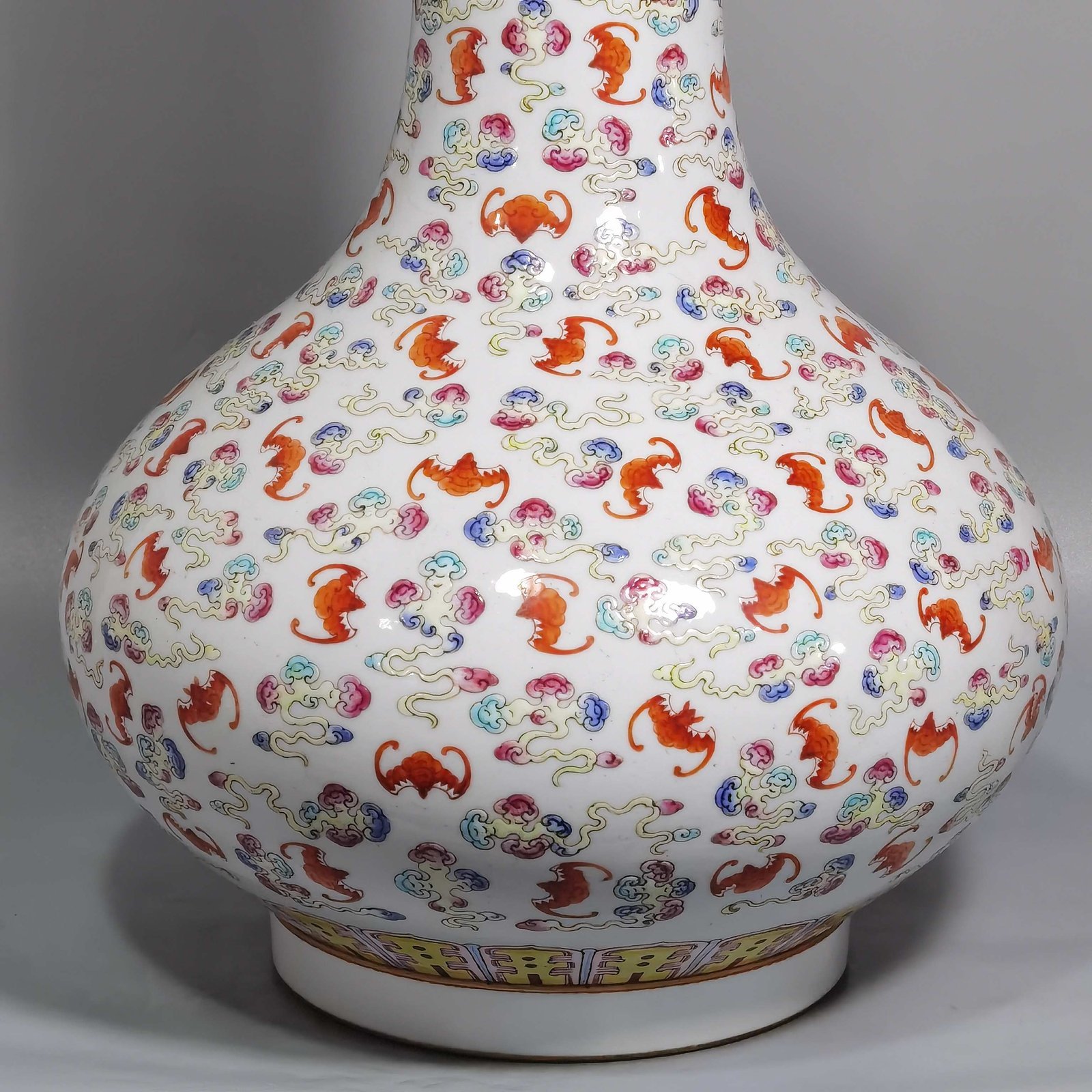 Qing Dynasty Guangxu pastel water chestnut vase with cloud and bat