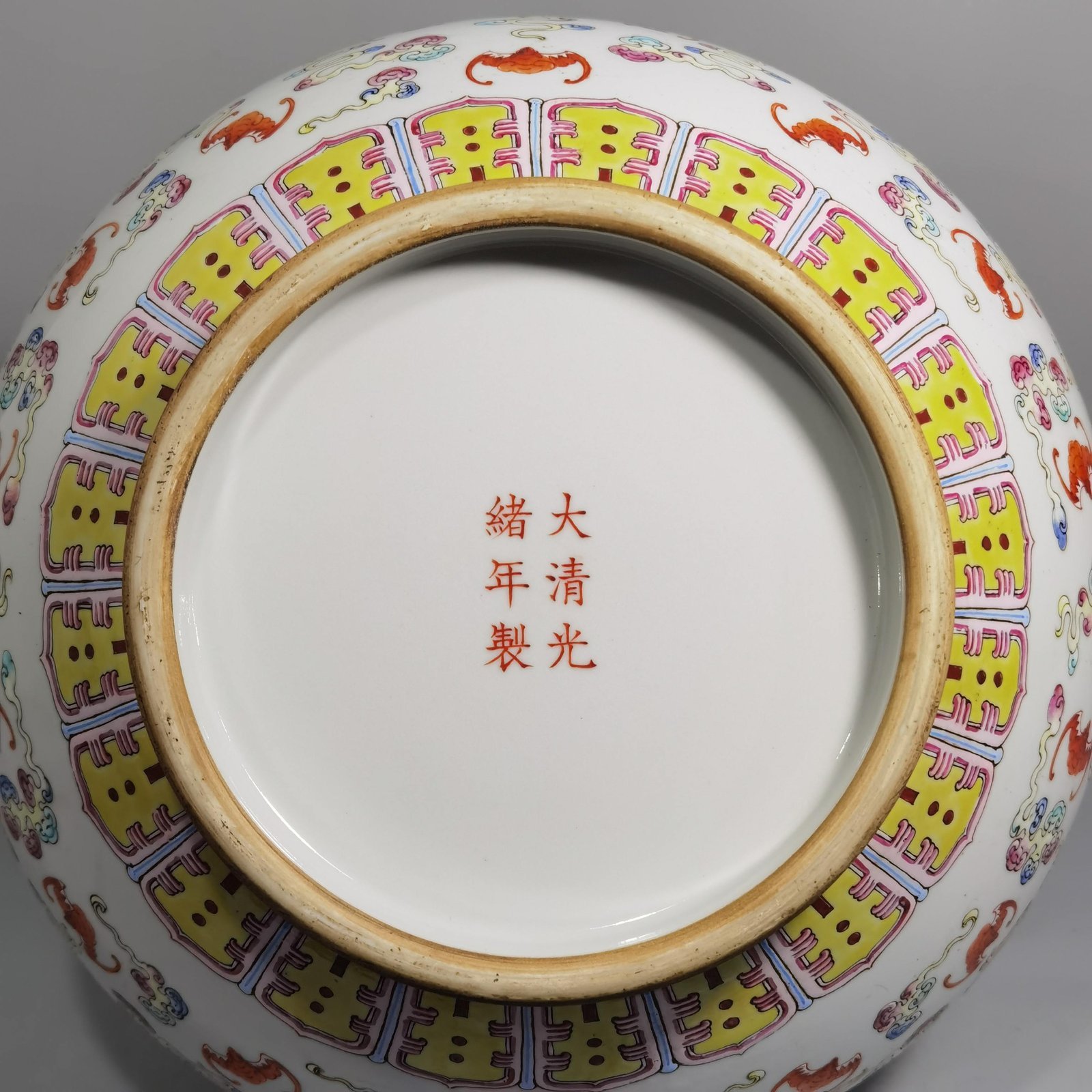 Qing Dynasty Guangxu pastel water chestnut vase with cloud and bat