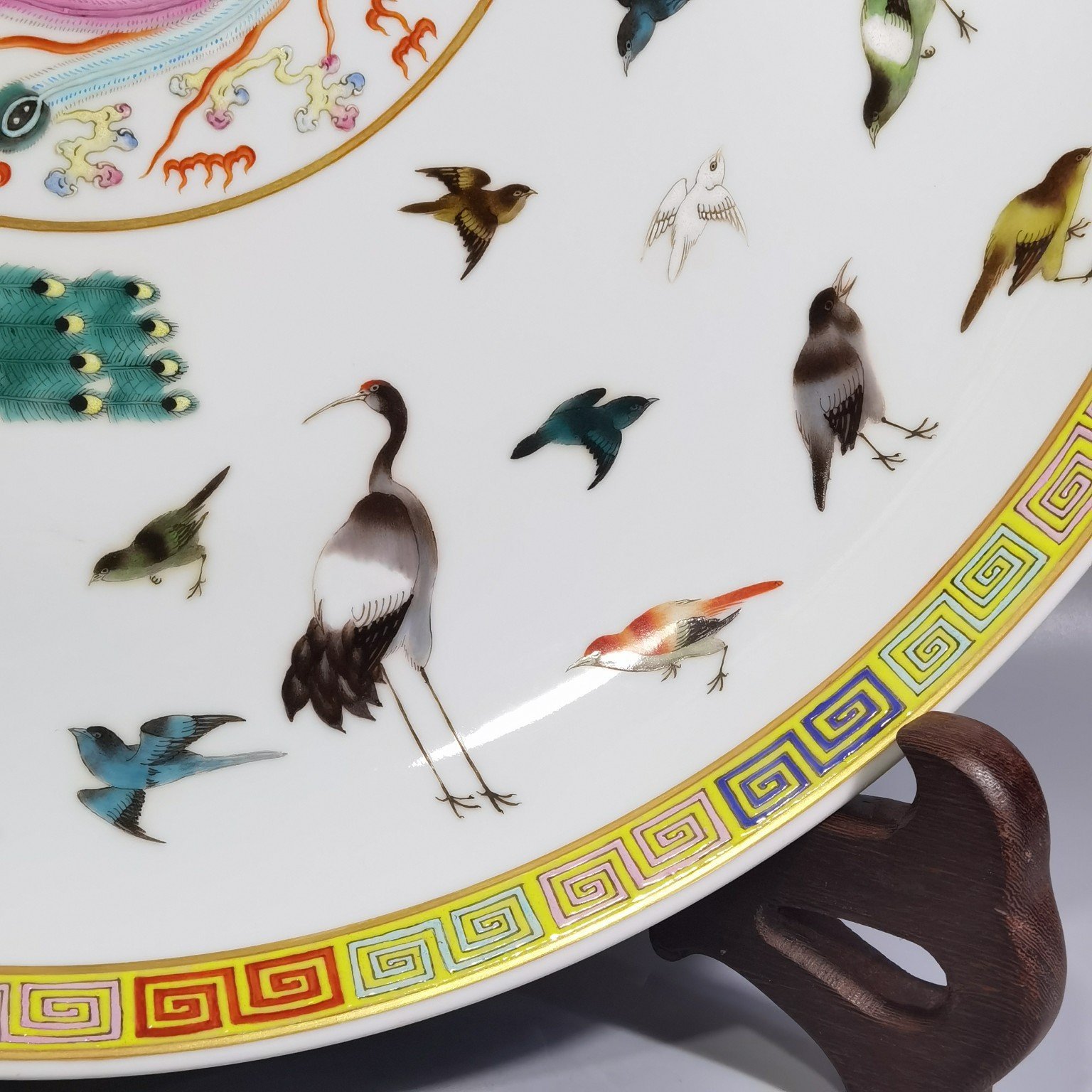 Qing Dynasty Guangxu pastel-colored bird facing the phoenix