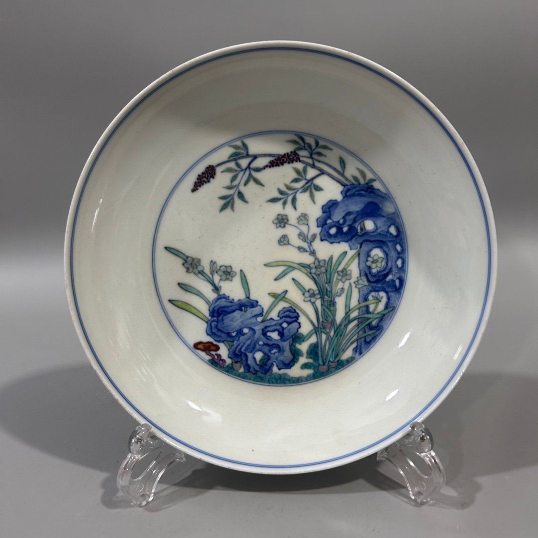 Qing Dynasty Guangxu doucai flower and grass dish