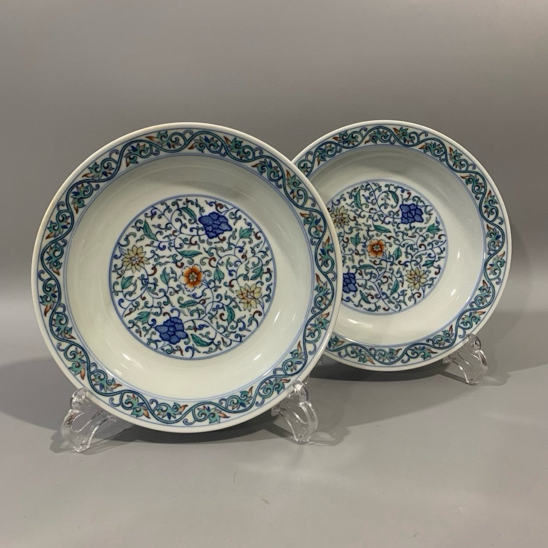 Qing Dynasty Daoguang Lotus Plate with Wrapped Branches