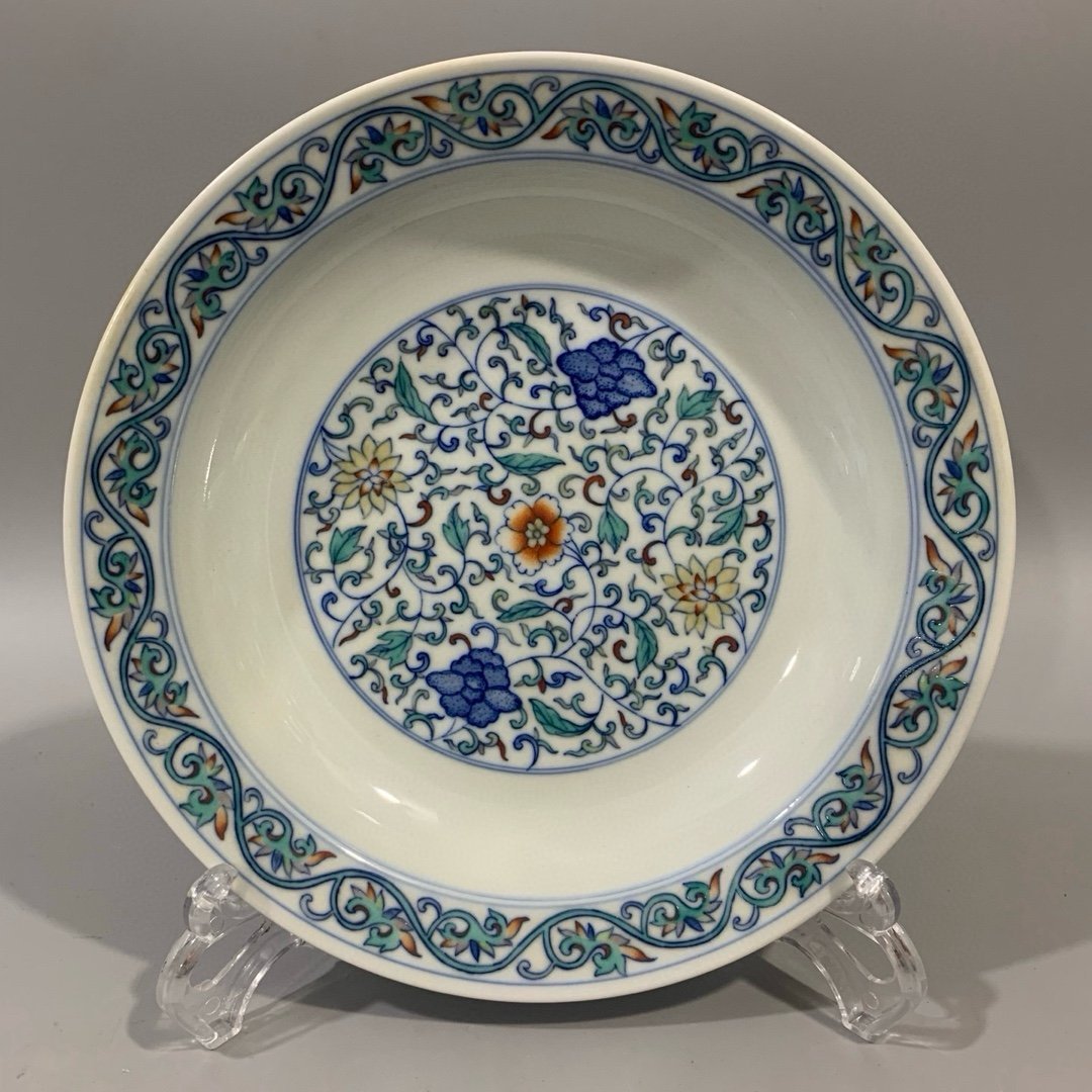 Qing Dynasty Daoguang Lotus Plate with Wrapped Branches
