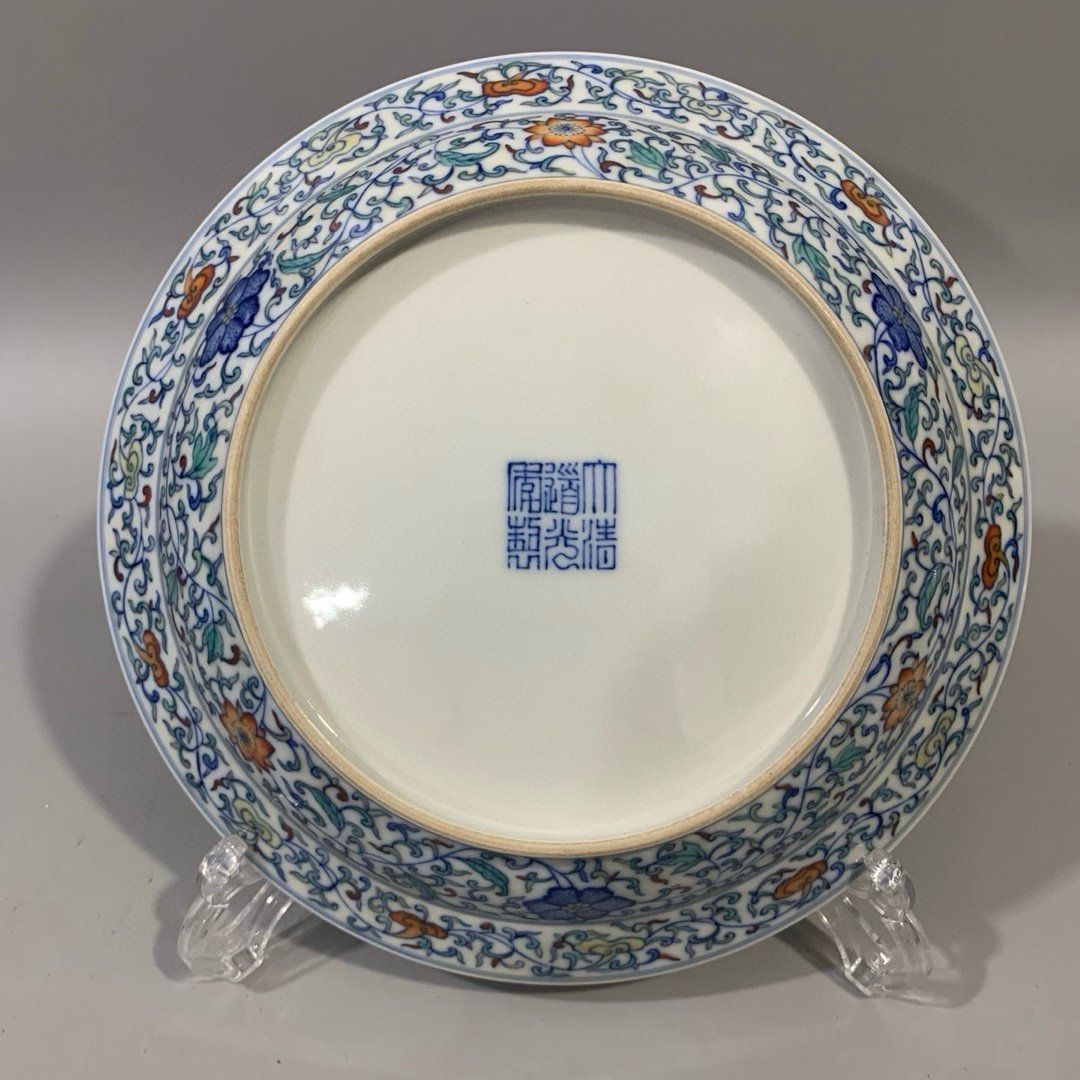 Qing Dynasty Daoguang Lotus Plate with Wrapped Branches