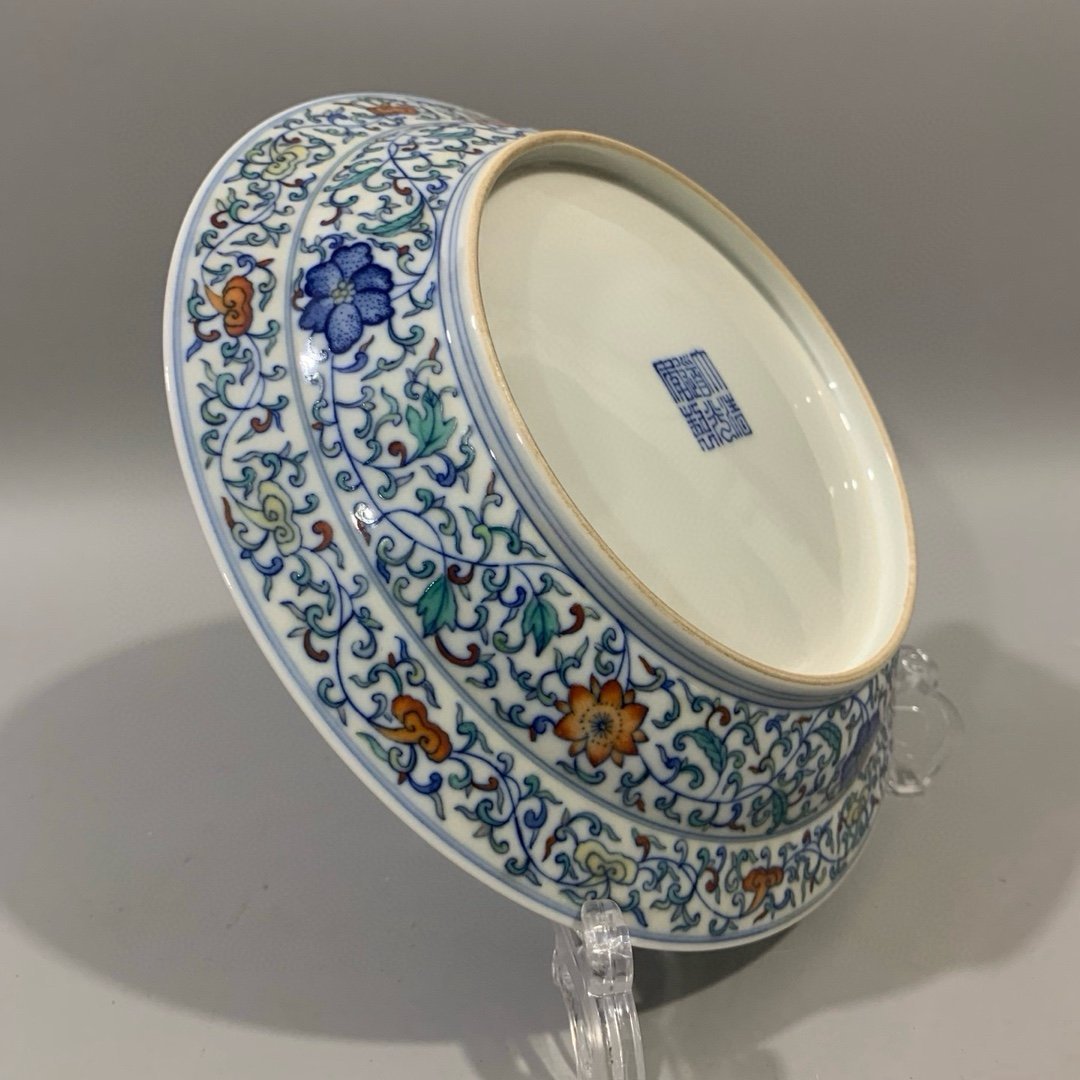 Qing Dynasty Daoguang Lotus Plate with Wrapped Branches