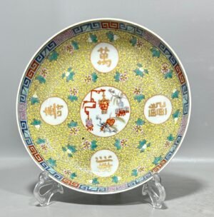 Qing Dynasty Tongzhi a pastel yellow ground gourd flower entwining branches plate