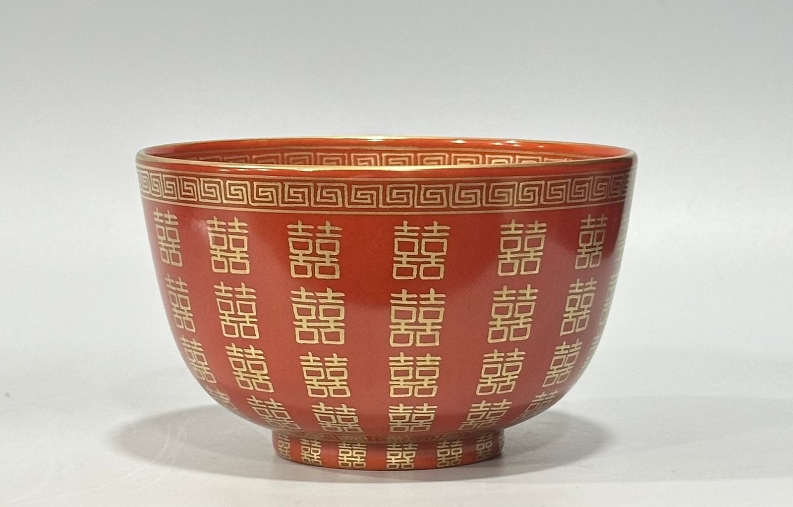 Qing Dynasty Tongzhi Pastel coral red gold double happiness bowl