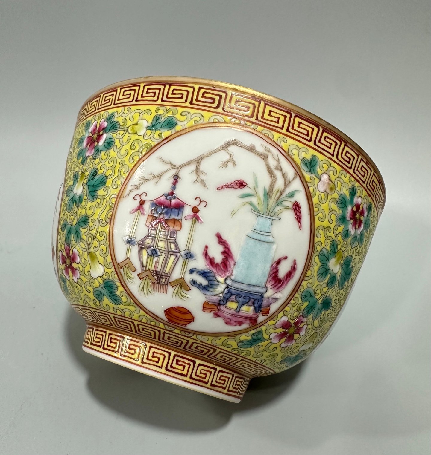 Qing Dynasty Tongzhi Pastel yellow ground gourd flower window bowl with grain harvest pattern