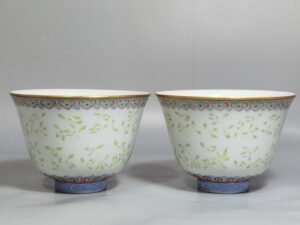 Qing Dynasty Tongzhi A pair of pastel orchid cups