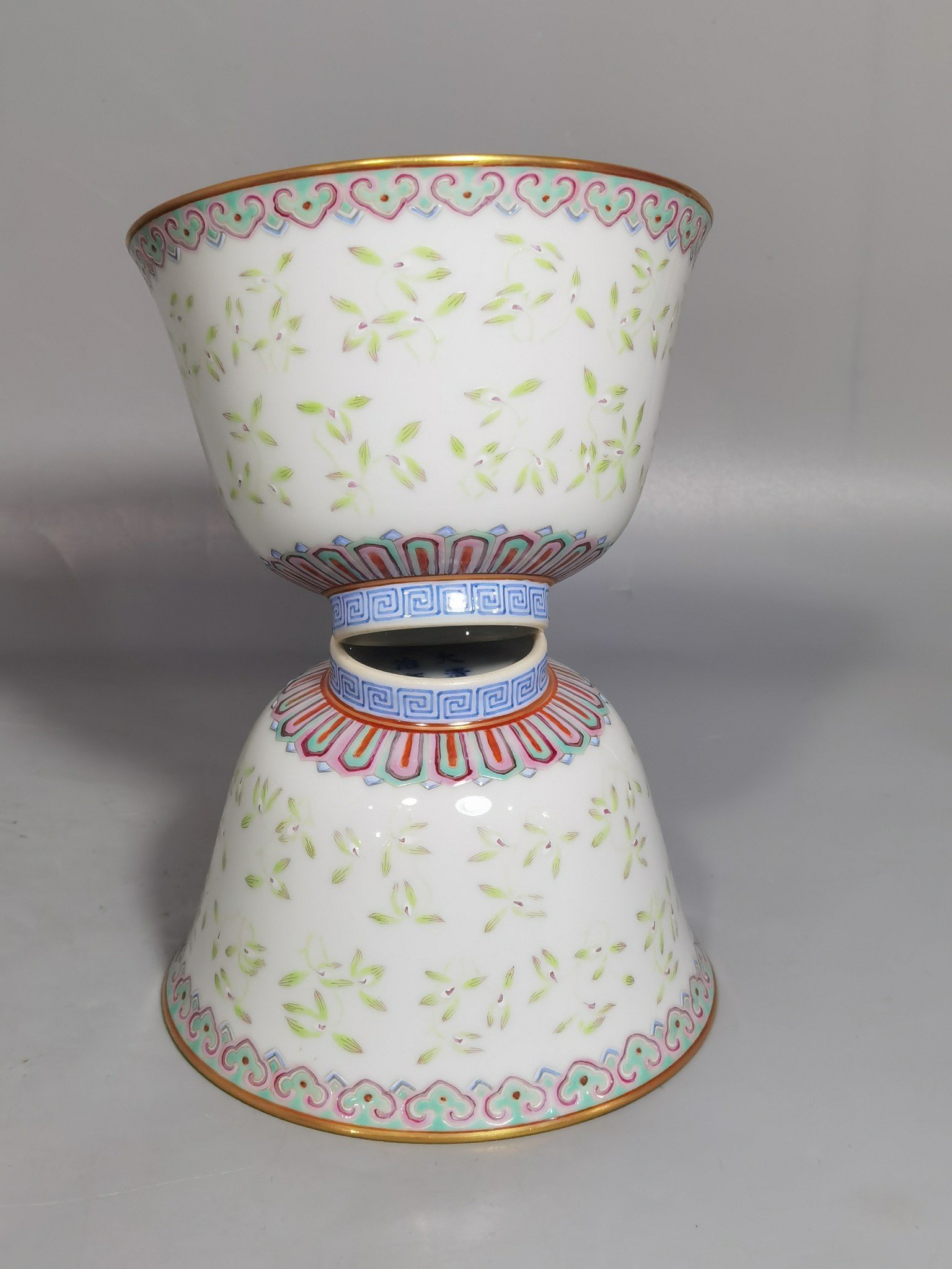 Qing Dynasty Tongzhi A pair of pastel orchid cups