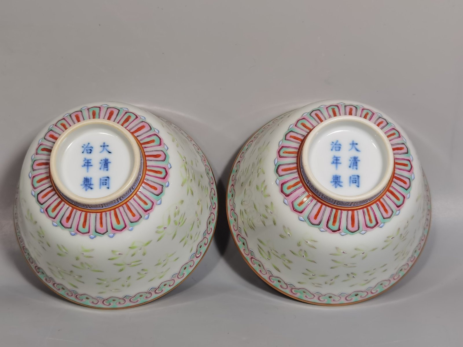 Qing Dynasty Tongzhi A pair of pastel orchid cups