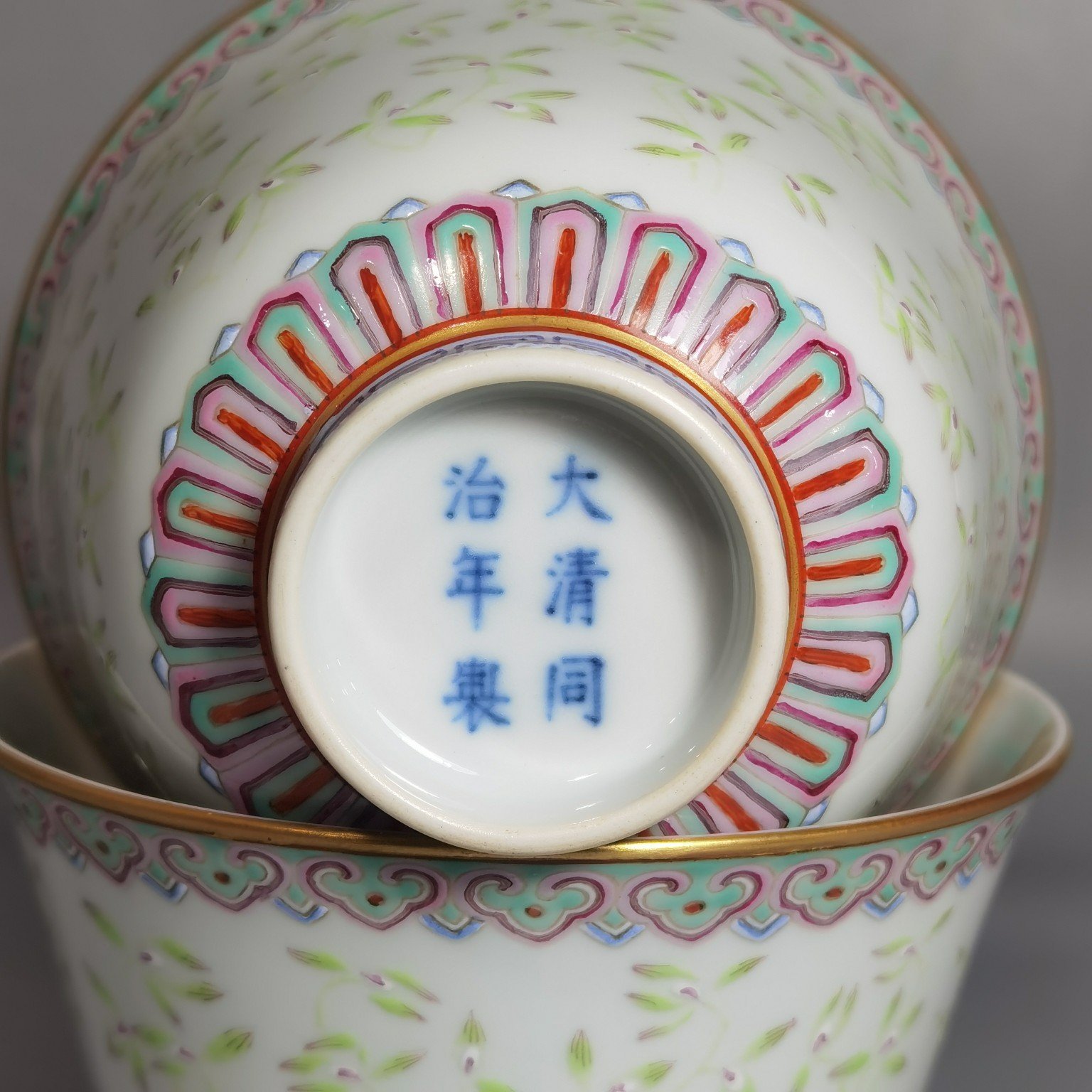 Qing Dynasty Tongzhi A pair of pastel orchid cups