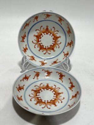 Qing Dynasty Tongzhi A pair of alum-red bat-patterned discs