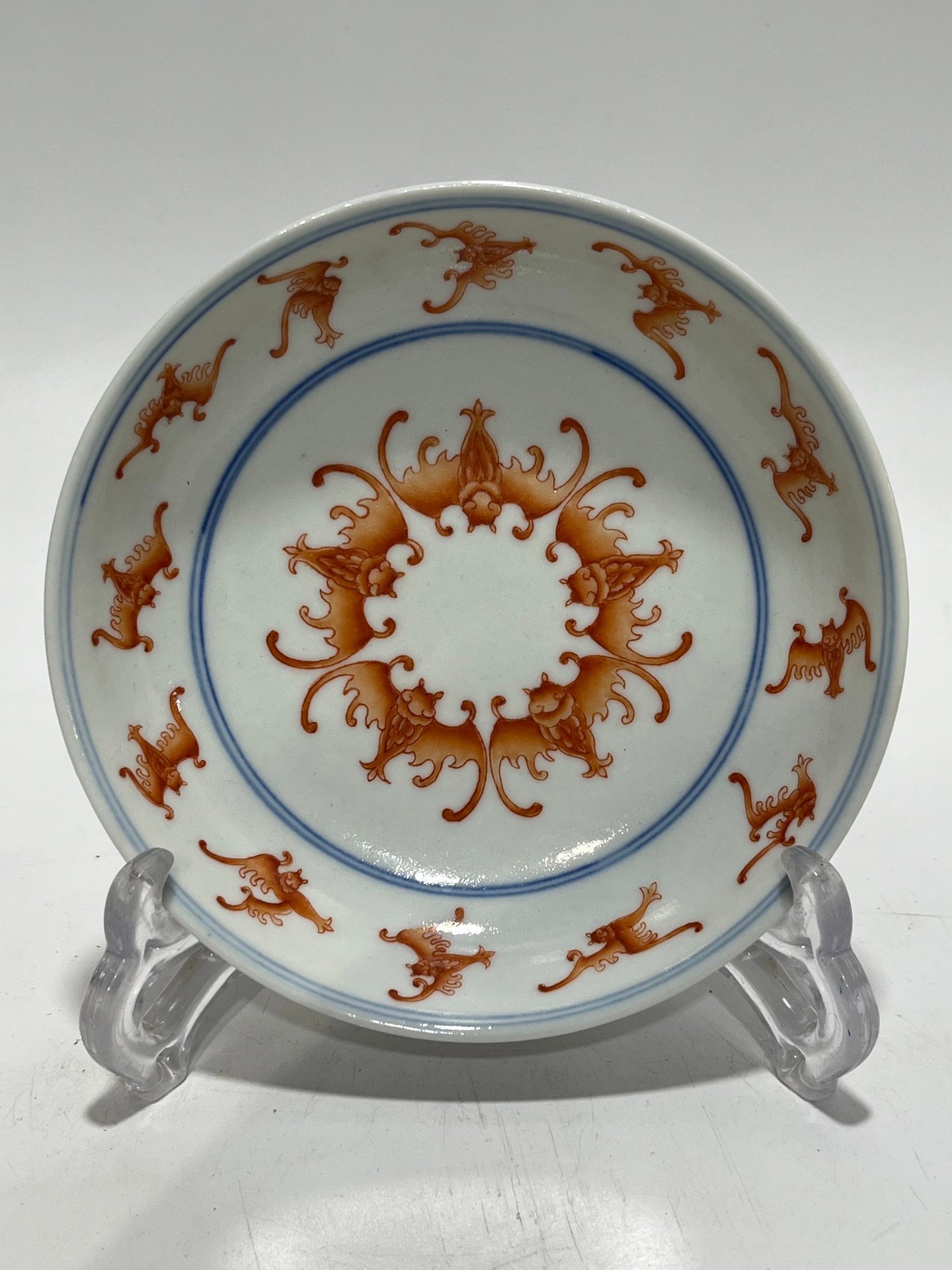 Qing Dynasty Tongzhi A pair of alum-red bat-patterned discs