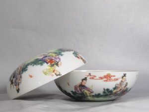 Qing Dynasty Jiaqing a pair of pastel-colored seven fairies lying foot bowls