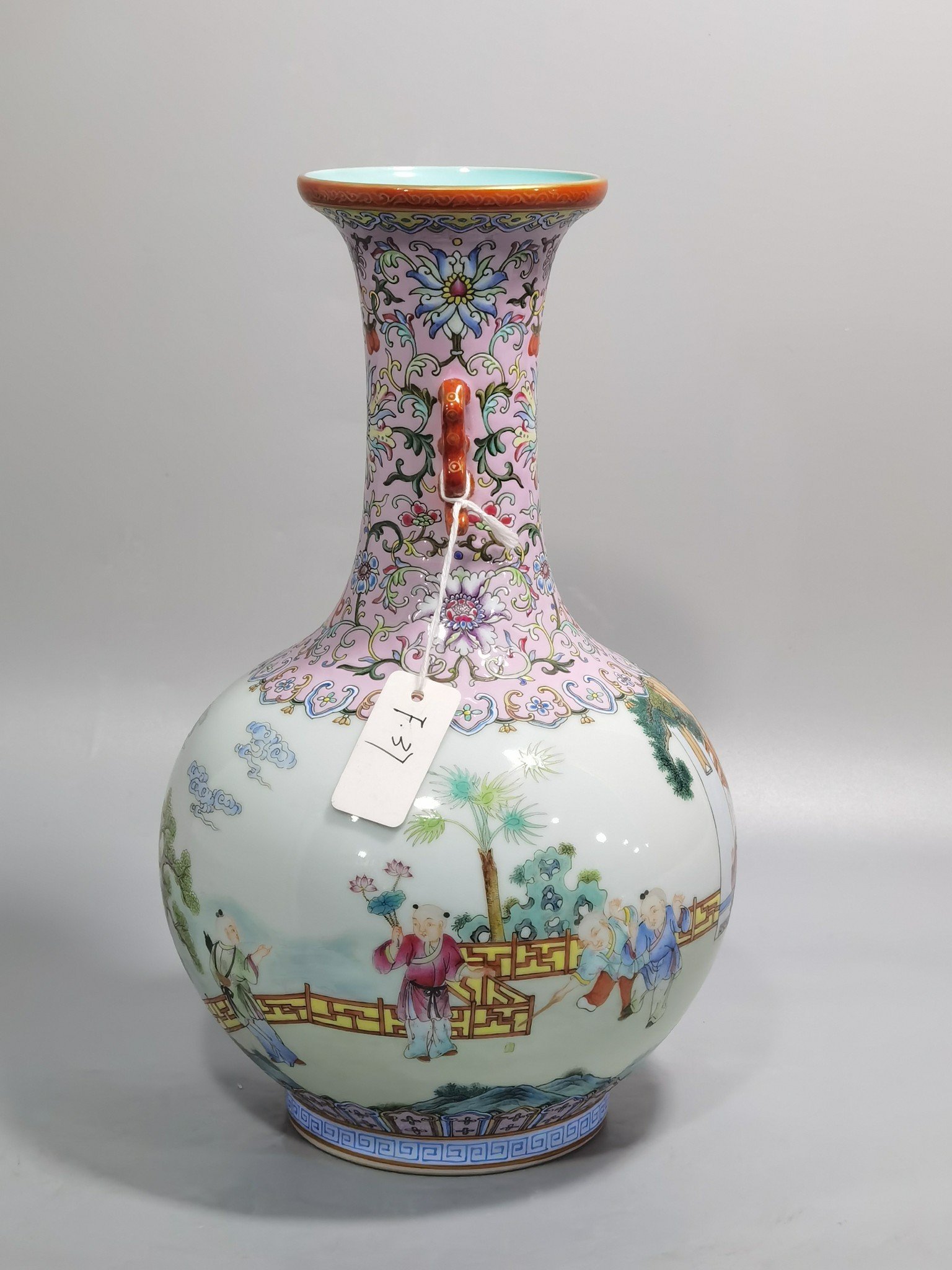 Qing Dynasty Jiaqing upper and lower pink ground pastel color amphora with children in full view