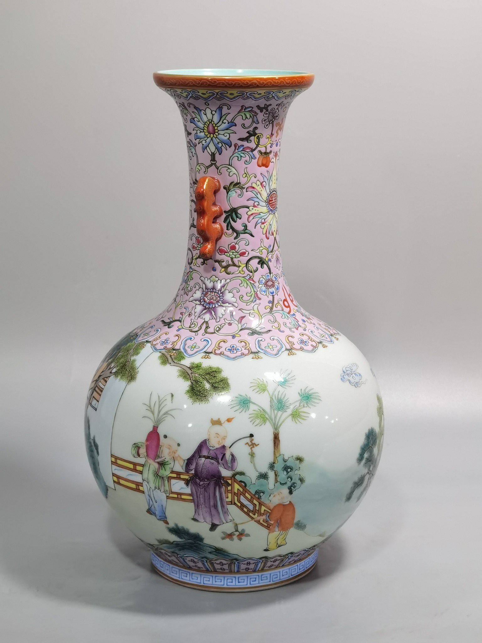 Qing Dynasty Jiaqing upper and lower pink ground pastel color amphora with children in full view