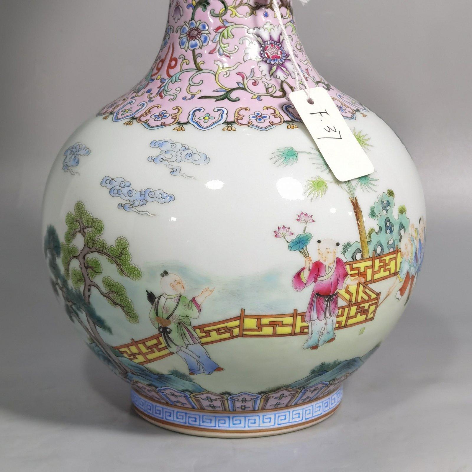 Qing Dynasty Jiaqing upper and lower pink ground pastel color amphora with children in full view