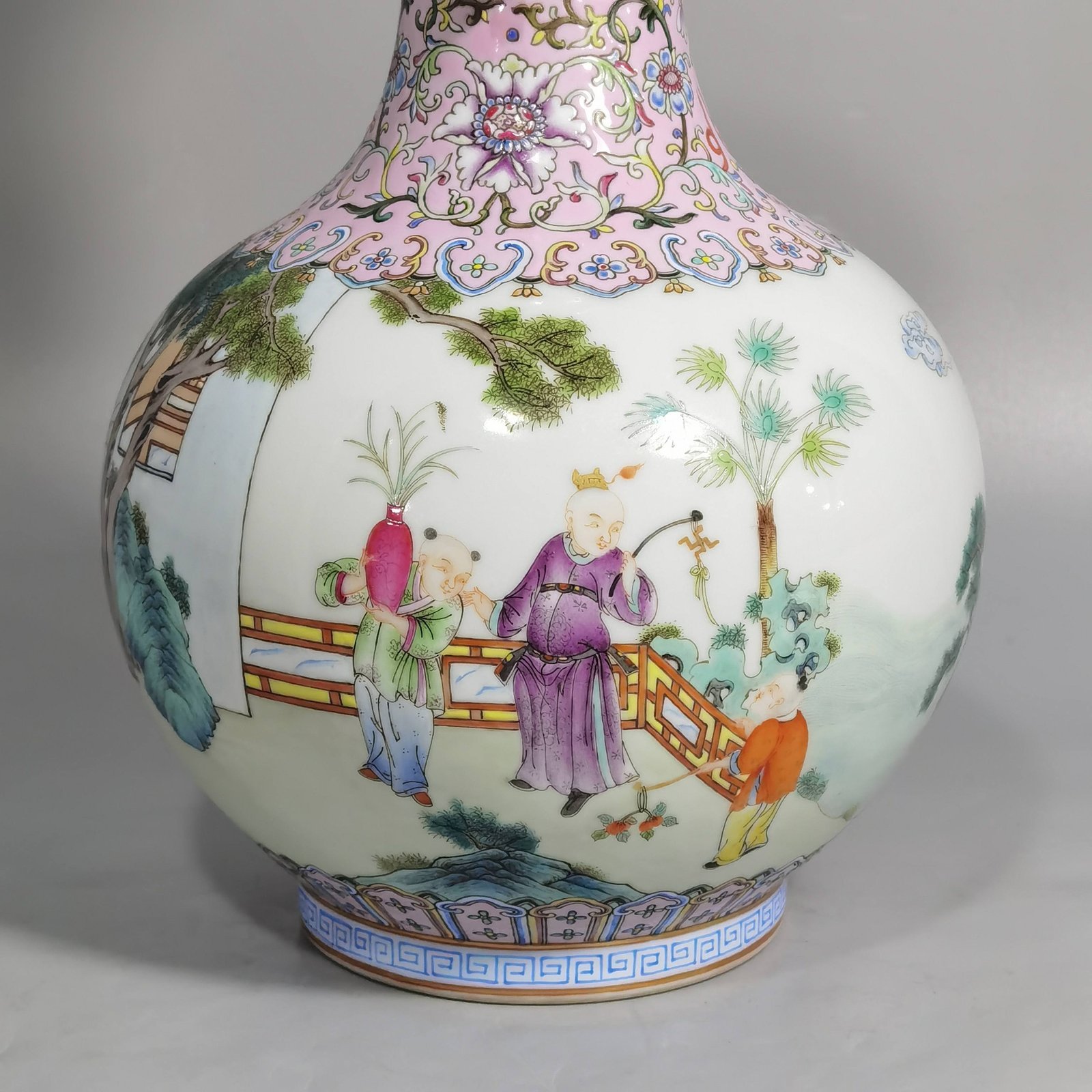 Qing Dynasty Jiaqing upper and lower pink ground pastel color amphora with children in full view