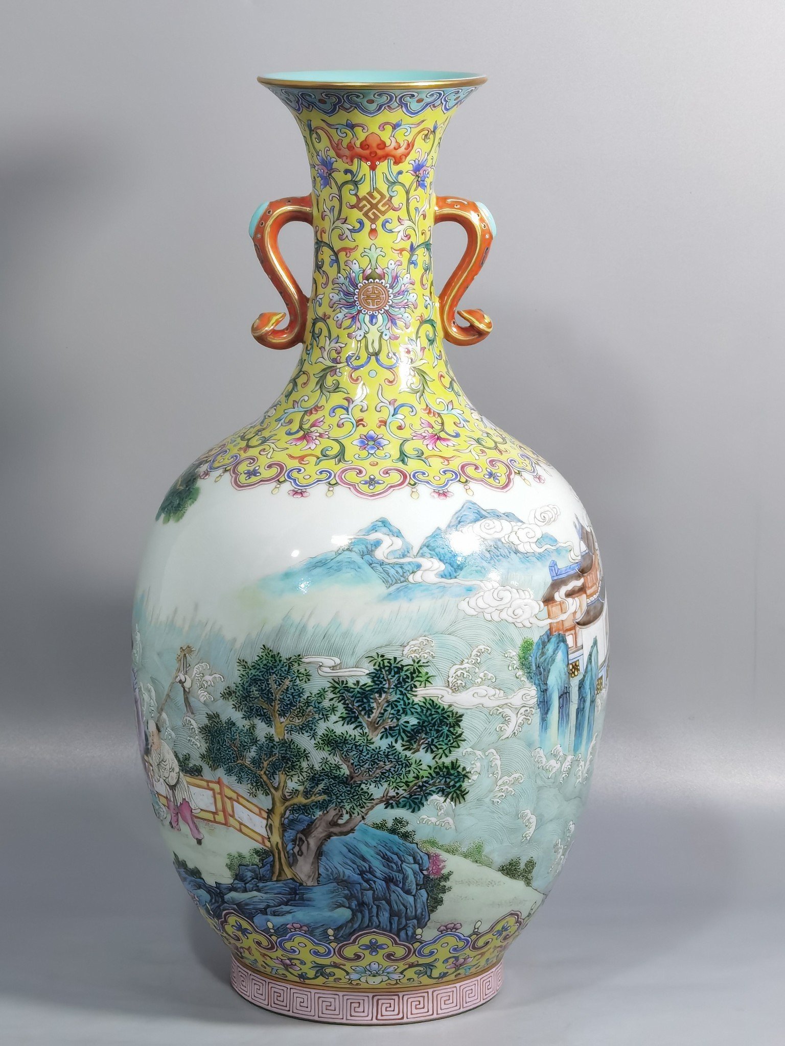 Qing Dynasty Jiaqing pastel upper and lower yellow ground blessing and longevity Ruyi ear vase