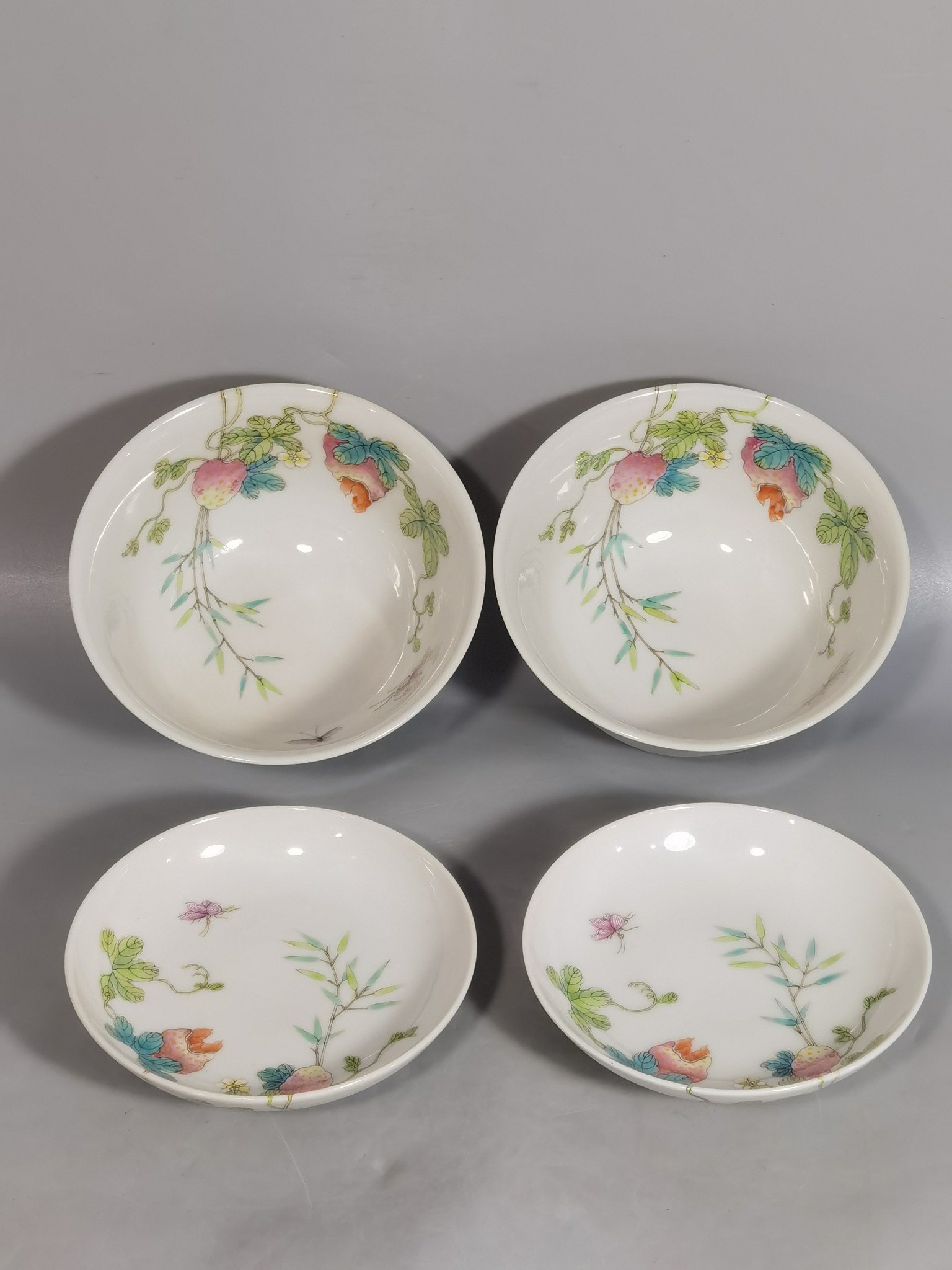 Qing Dynasty Jiaqing a pair of pastel-colored melon bowl