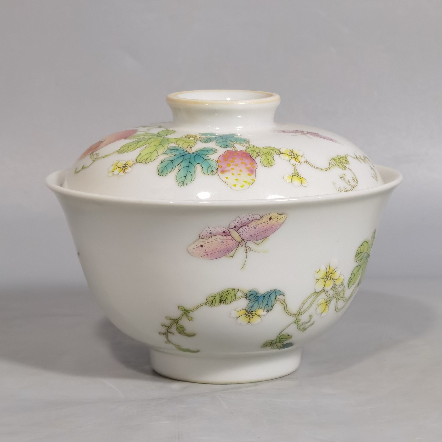 Qing Dynasty Jiaqing a pair of pastel-colored melon bowl