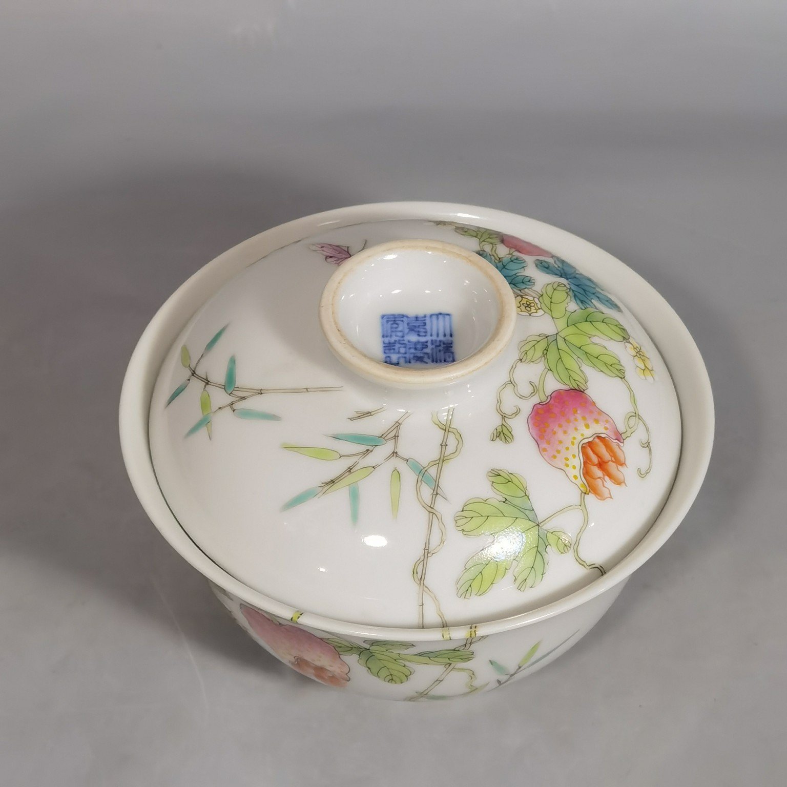 Qing Dynasty Jiaqing a pair of pastel-colored melon bowl