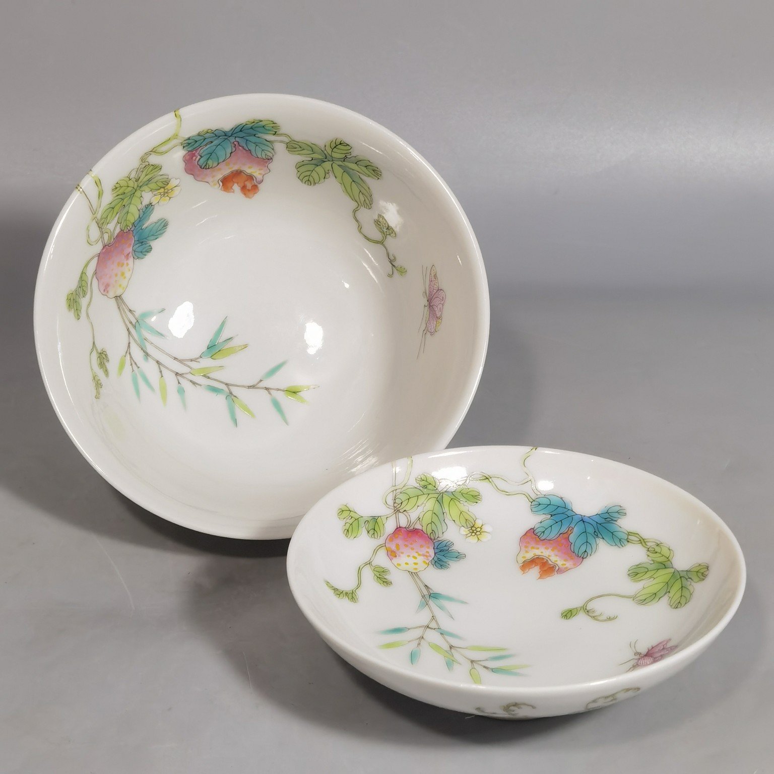 Qing Dynasty Jiaqing a pair of pastel-colored melon bowl
