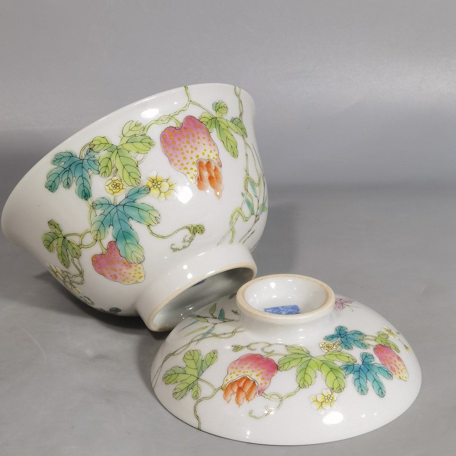 Qing Dynasty Jiaqing a pair of pastel-colored melon bowl