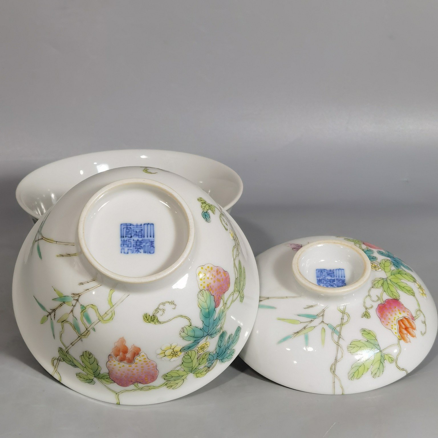 Qing Dynasty Jiaqing a pair of pastel-colored melon bowl