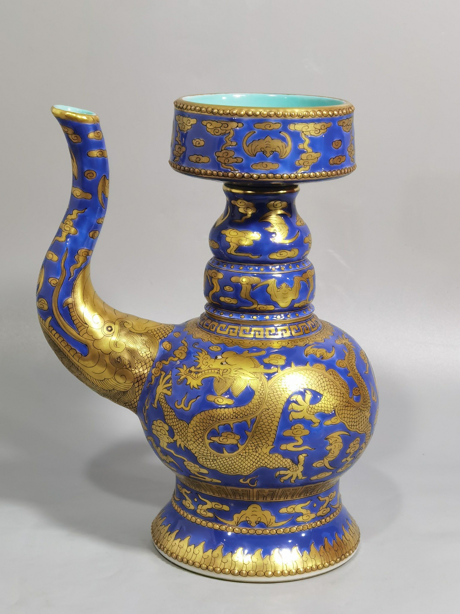 Qing Dynasty Jiaqing blue ground gold cloud and dragon pattern spray bottle