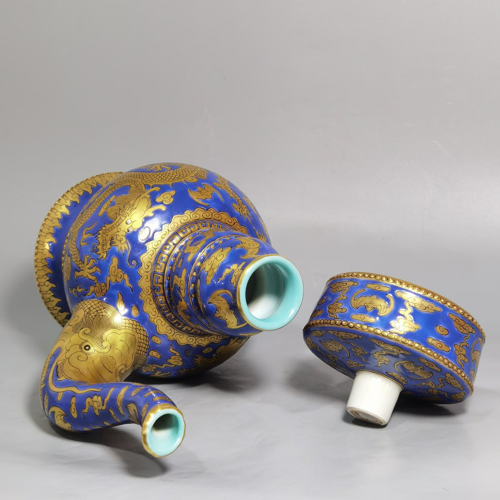 Qing Dynasty Jiaqing blue ground gold cloud and dragon pattern spray bottle
