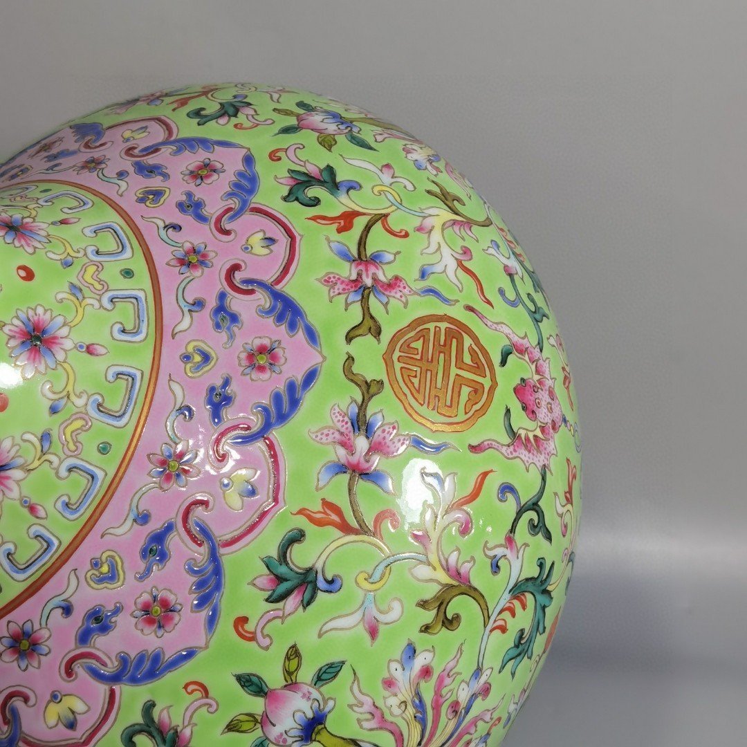 Qing Dynasty Jiaqing style okra green land pastel blessing and longevity entwining lotus pattern vase