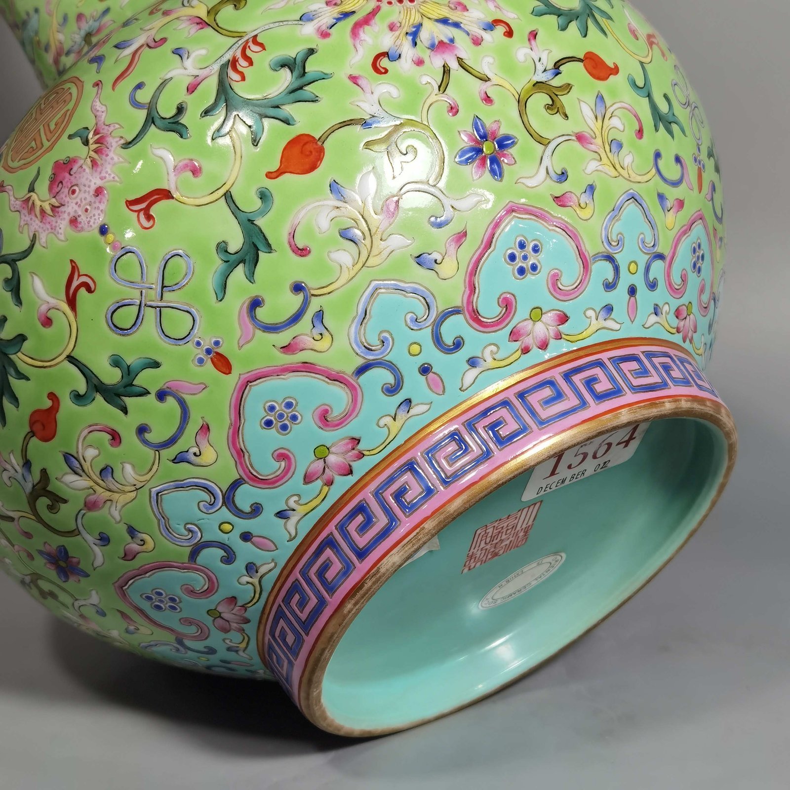 Qing Dynasty Jiaqing style okra green land pastel blessing and longevity entwining lotus pattern vase