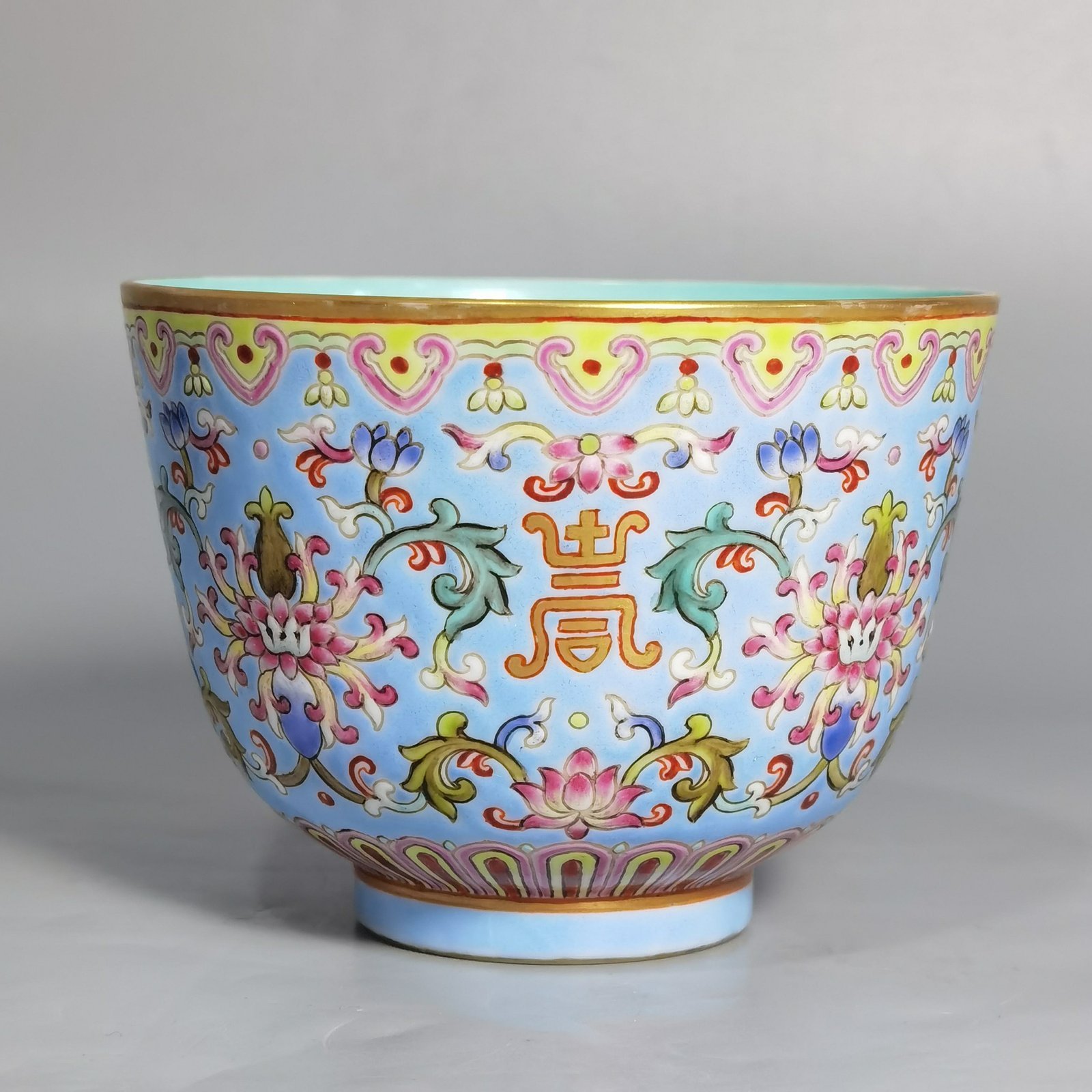 Qing Dynasty Jiaqing model a pair of blue and pastel colored cups with lotus and lotus patterns on them