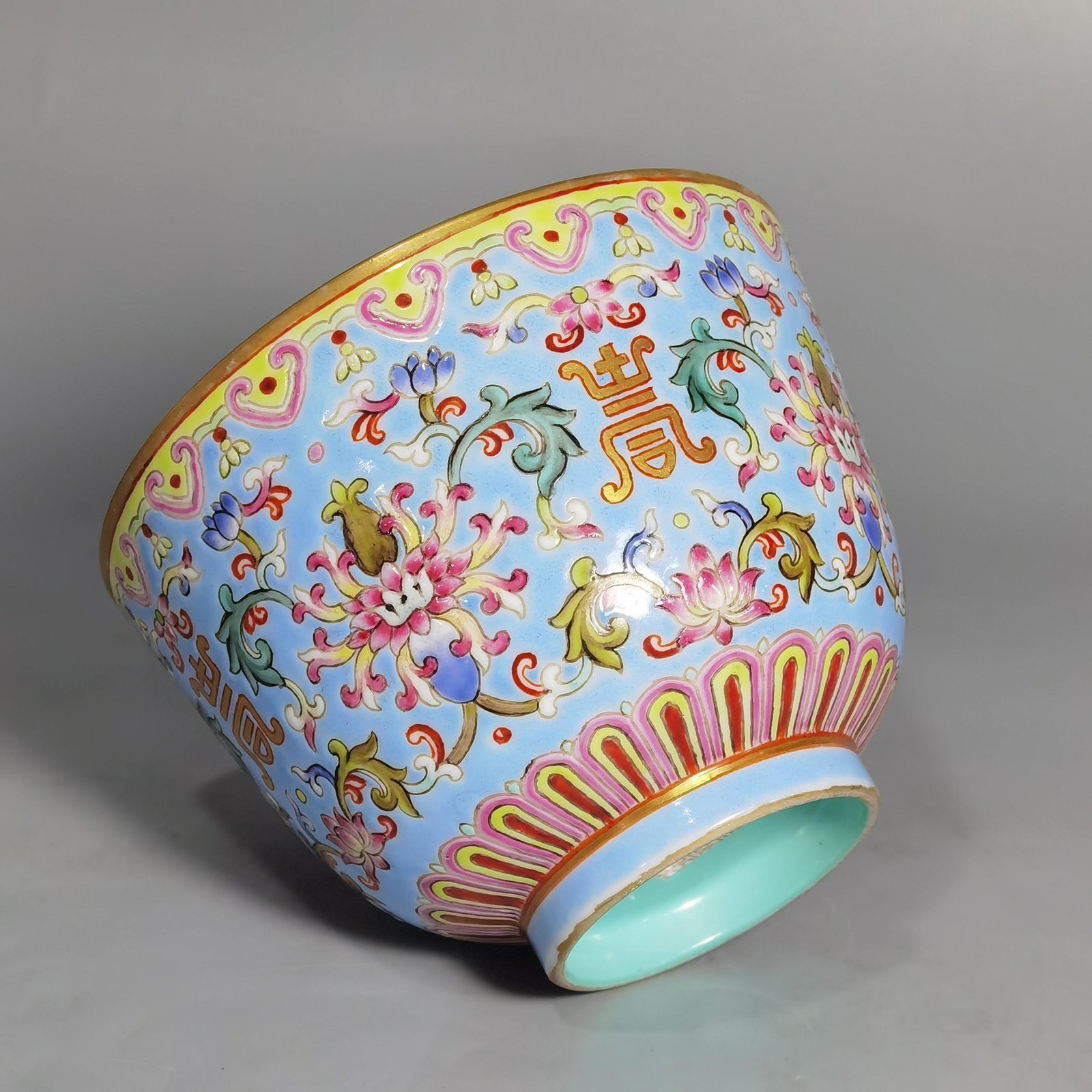Qing Dynasty Jiaqing model a pair of blue and pastel colored cups with lotus and lotus patterns on them