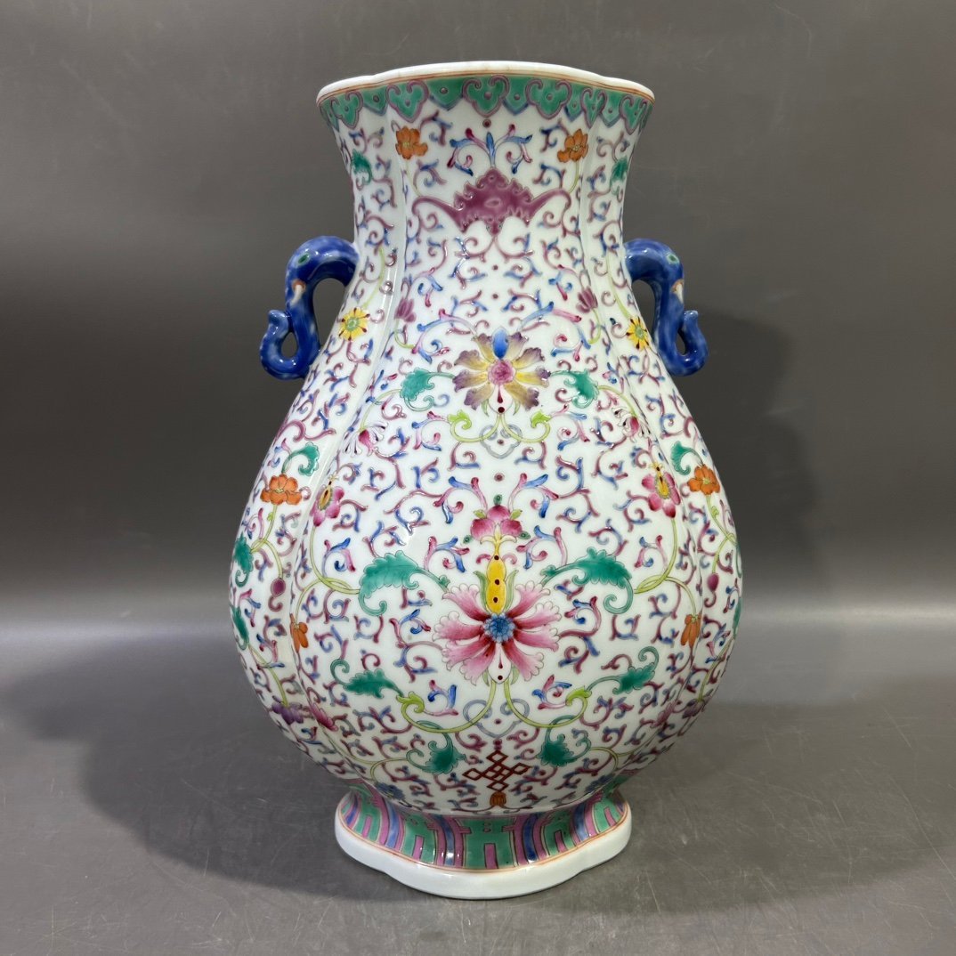 Qing Dynasty Jiaqing pastel lotus and elephant ear vase