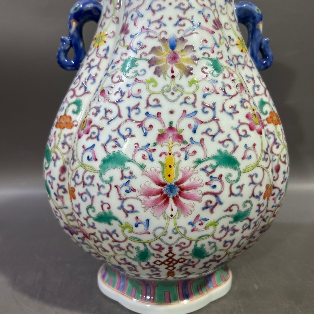 Qing Dynasty Jiaqing pastel lotus and elephant ear vase