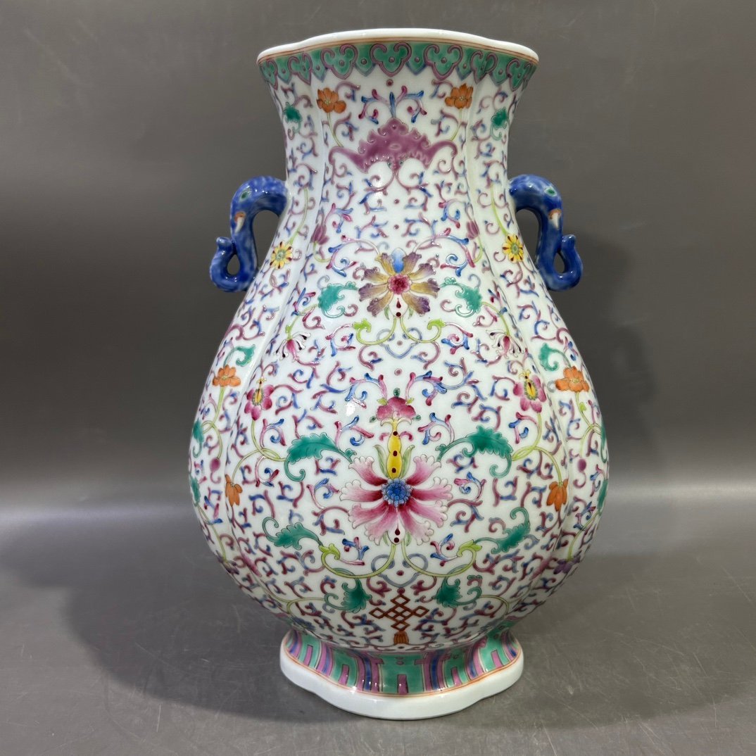 Qing Dynasty Jiaqing pastel lotus and elephant ear vase