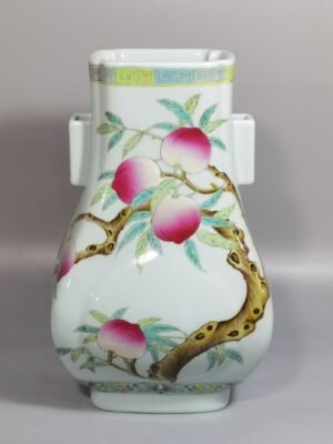 Qing Dynasty Xianfeng bean green glaze pastel nine-peach-shaped vase