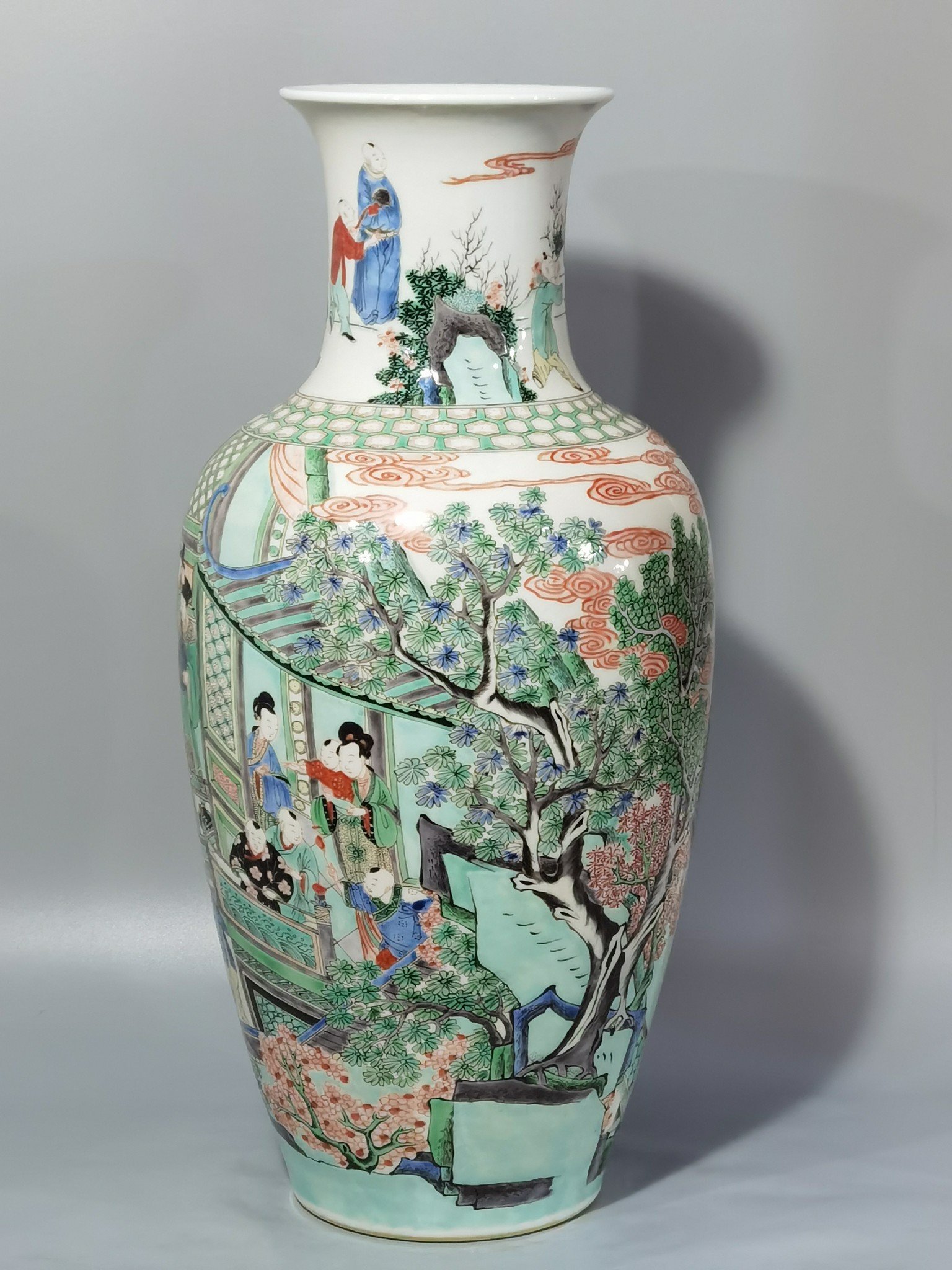 Qing Dynasty Kangxi colorful characters and story-telling flask