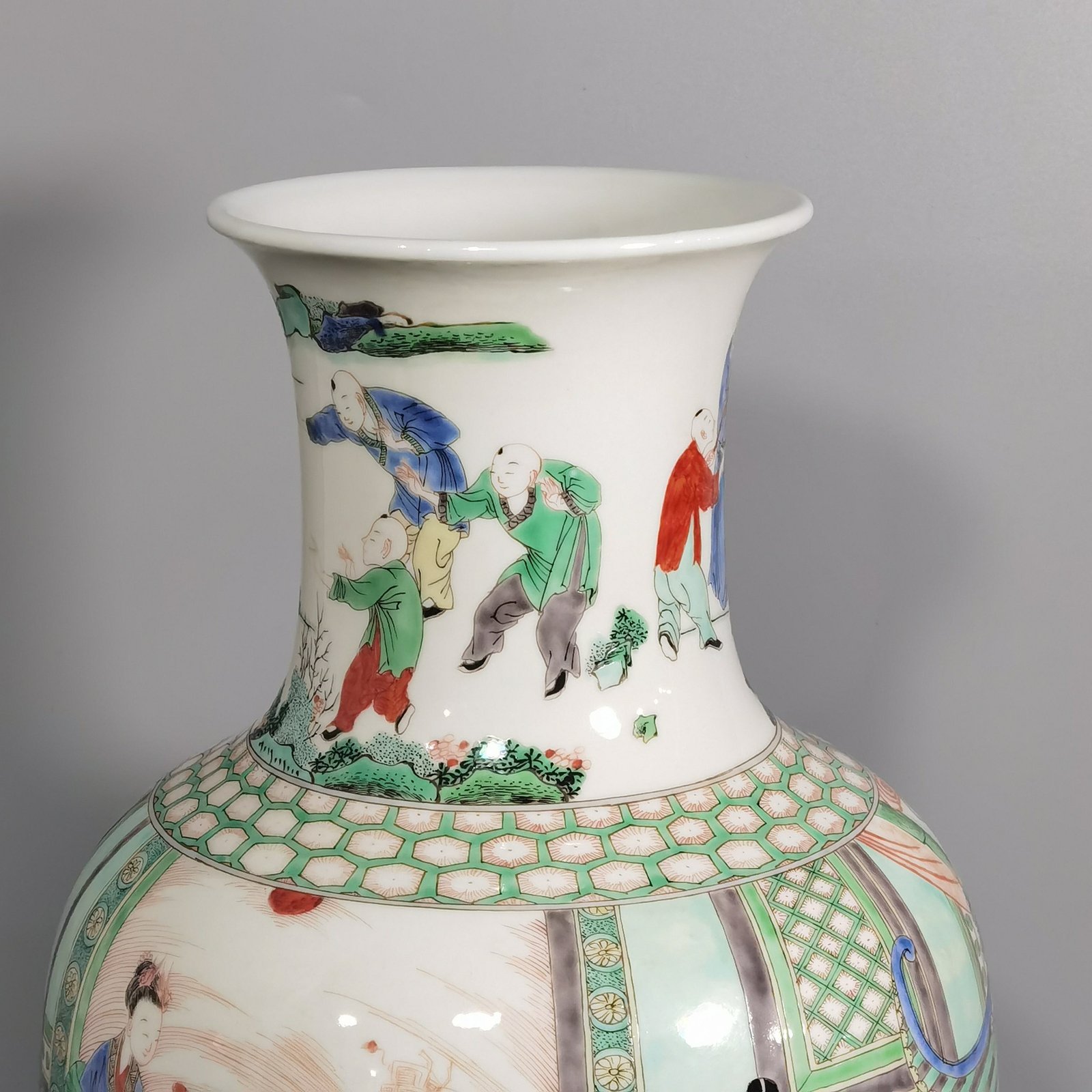 Qing Dynasty Kangxi colorful characters and story-telling flask
