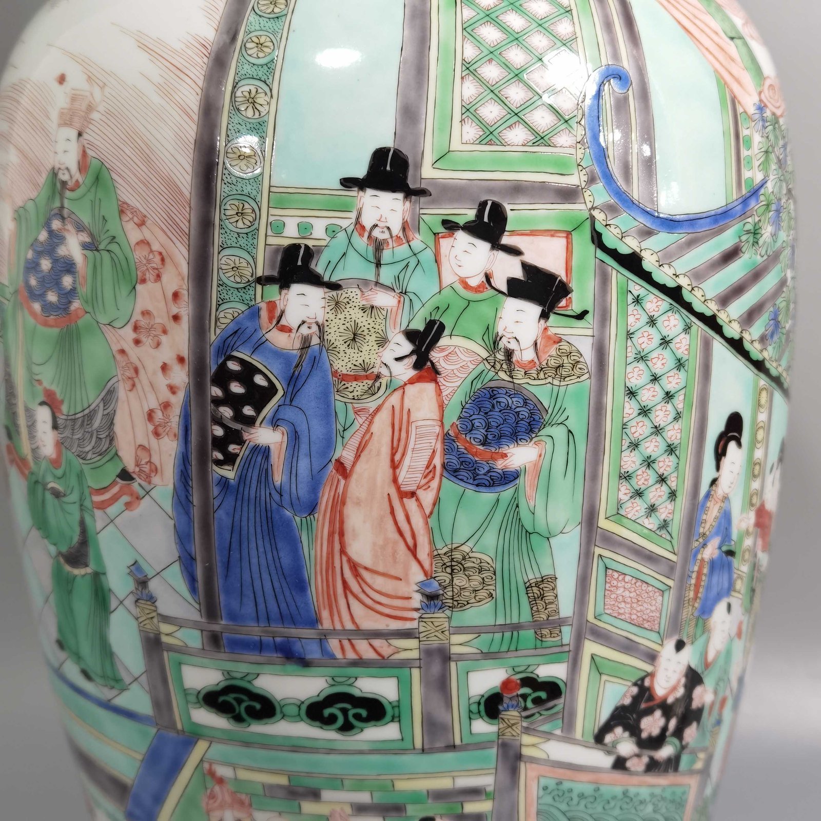 Qing Dynasty Kangxi colorful characters and story-telling flask