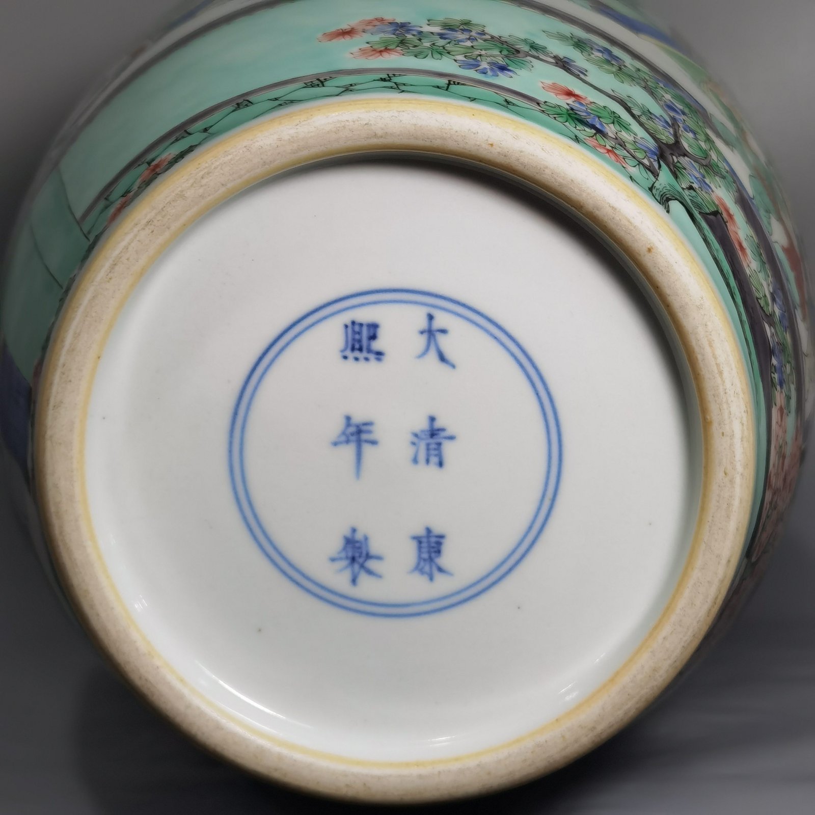 Qing Dynasty Kangxi colorful characters and story-telling flask