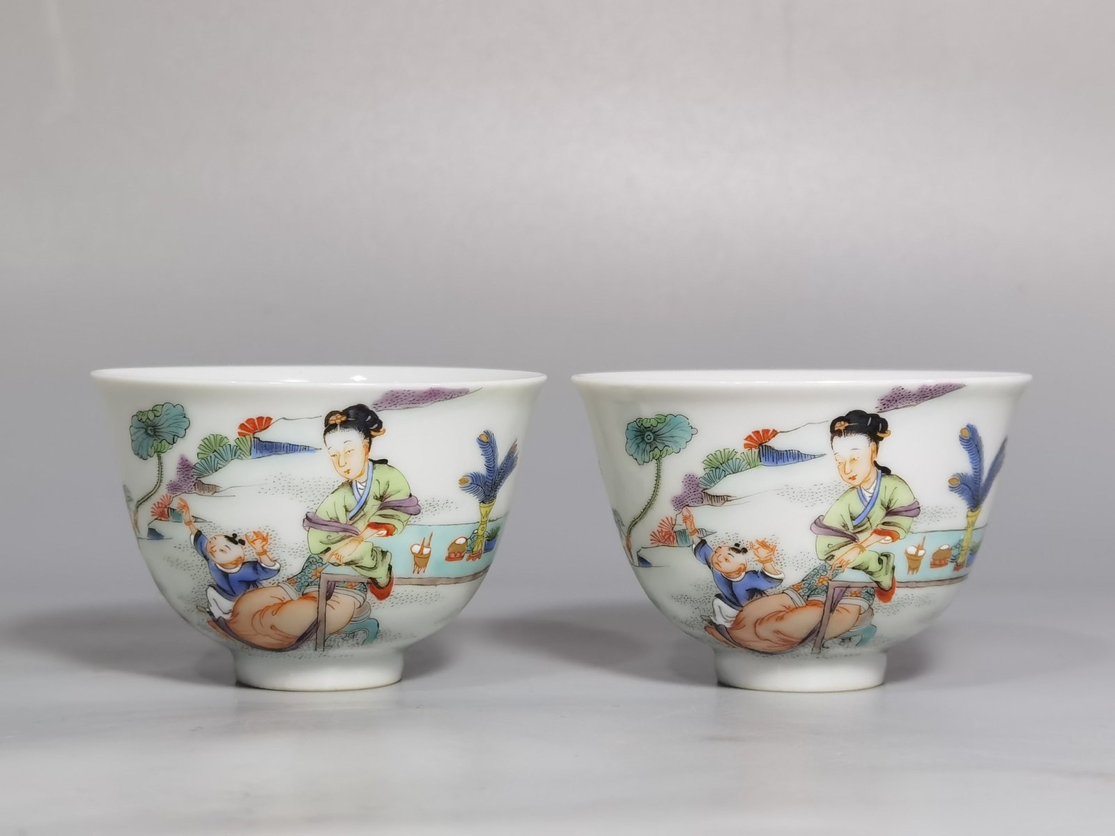 Qing Dynasty Kangxi Five-Colored Goddess Cup